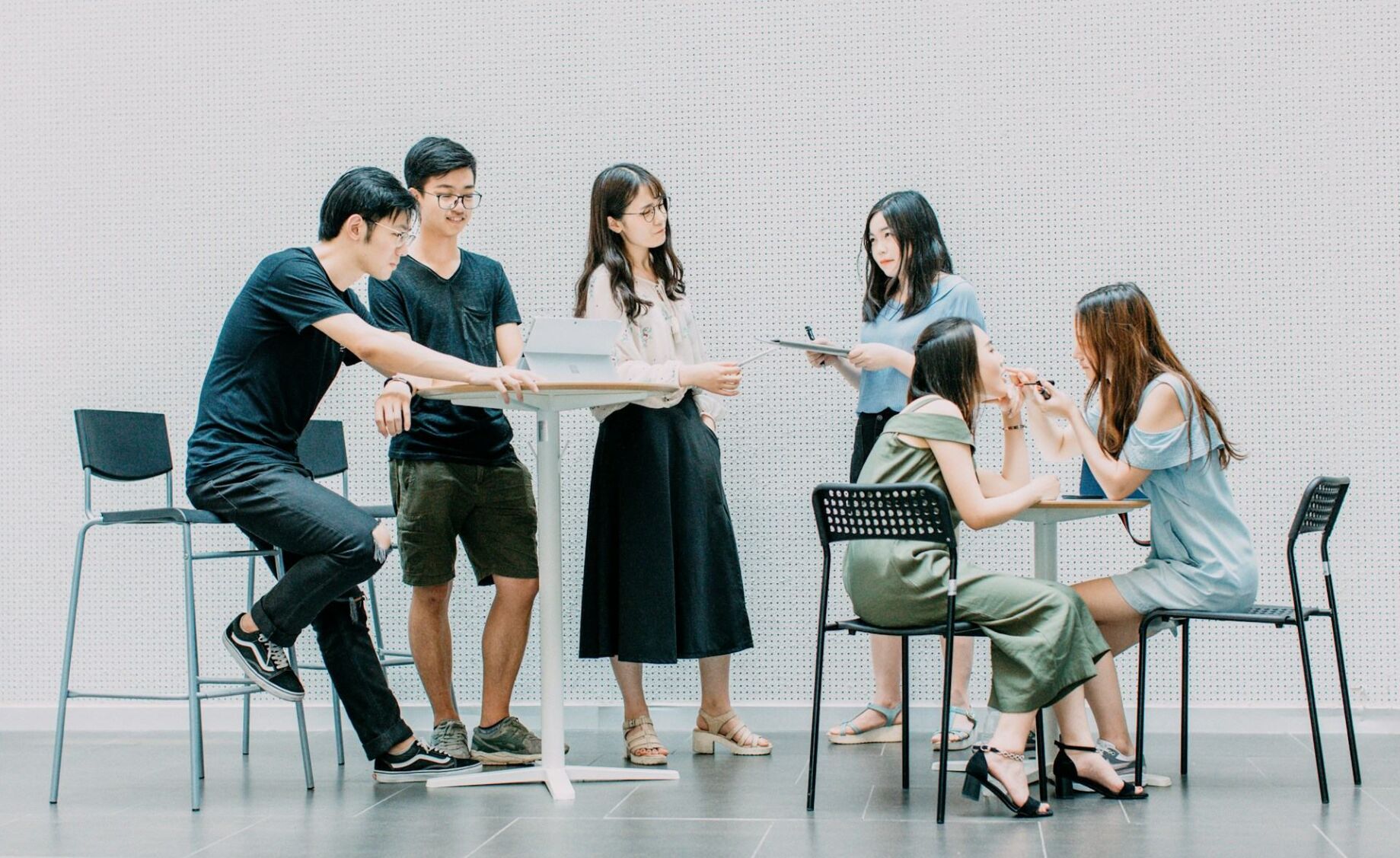 people Effectively Communicating and Collaborating